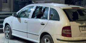 مستوطنون يحرقون مركبة ويهاجمون منازل المواطنين جنوب نابلس