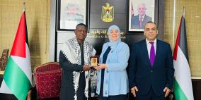 غنام تستقبل وتكرّم أمين عام اتحاد كتاب عموم إفريقيا وتؤكد دور الثقافة في إيصال صوت شعبنا للعالم