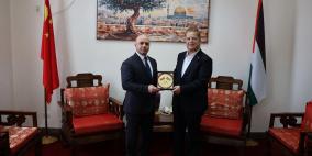 السفير عواد يستقبل رئيس الجالية الفلسطينية بمدينة شانغهاي