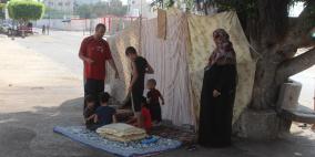 يحدث في غزة:عائلة تفترش الأرض وتلتحف السماء..