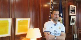 برشلونة يعين مشجعا مدريديا كمستشار للنادي 