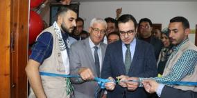 الوزير بسيسو يفتتح معرضا للصور داخل جامعة غزة