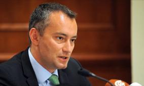 ملادينوف: ترتيبات انتقالية لتوحيد غزة والضفة