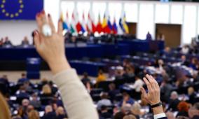 البرلمان الأوروبي يرفض الصياغات اليمينية ويُقرّ تقرير إبراء الذمة دون المساس بالتمويل الفلسطيني
