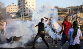 اندلاع مواجهات مع الاحتلال قرب حاجز قلنديا