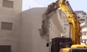  الاحتلال يشرع بهدم منزل في بلدة الخضر جنوب بيت لحم