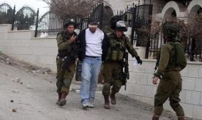 قوات الاحتلال تعتقل مواطنا من مسافر يطا وتمنع المزارعين من حراثة أراضيهم