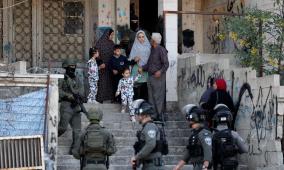 الاحتلال يجبر مواطنا على إخلاء منزله في يعبد