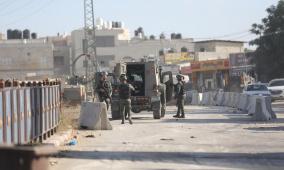 الاحتلال يعتقل مواطنين ويسلم جثمان الشهيد شاكر الجعبري في الخليل