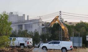 الاحتلال يهدم منزلين في قطنة