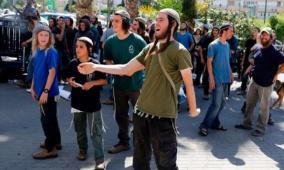 مستوطنون يحرقون ممتلكات لمواطنين بين رمون ودير دبوان شرق رام الله