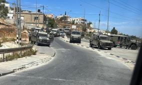 الاحتلال ينصب حاجزا عسكريا عند مدخل سنجل شمال رام الله