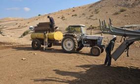 بسبب عنف المستوطنين… عائلات ترحل عن خربة الحديدية في الأغوار الشمالية