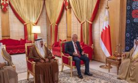 السفير عارف صالح يقدم أوراق اعتماده إلى العاهل البحريني