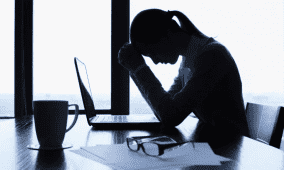 العمل لساعات طويلة يؤثر على الدماغ بشكل كارثي