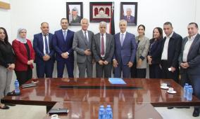 البنك العربي يجدد دعمه لبرنامج "تحسين البيئة المدرسية" بالتعاون مع وزارة التربية والتعليم العالي ومؤسسة إنجاز فلسطين