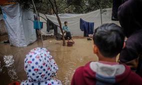 بين الطقس القاسي ونقص الإيواء.. ما هي مستجدات التدخلات الحكومية في قطاع غزة؟