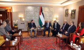 الرئيس عباس يلتقي أمين عام الحزب الشيوعي الإيطالي