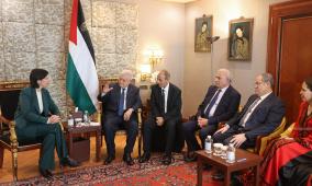 الرئيس عباس يلتقي أمين عام الحزب الديمقراطي الإيطالي