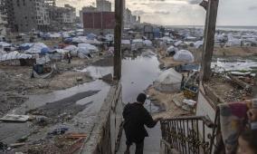 غزة: شهيد في قصف وإطلاق نار و16 وفاة جراء المنخفض الجوي