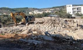 سلطات الاحتلال تُجبر مواطنًا من عرعرة على هدم منزلين ذاتيًا للمرة الثانية