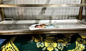 البرد القارس يودي بحياة رضيع في خان يونس جنوب قطاع غزة