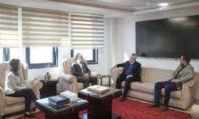 الميمي يلتقي مدير مكتب اليونيسيف بفلسطين ويؤكد عمق الشراكة الإنسانية في قطاع المياه