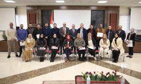 المدرسة الوطنية للإدارة تختتم دورة "تعزيز القدرات الإدارية" لموظفي جامعة الاستقلال