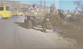 جندي إسرائيلي يدهس شابًا أثناء صلاته قرب رام الله