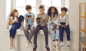 هل تؤذي مقاطع الفيديو القصيرة عقول الأطفال والشباب؟.. العلم يجيب