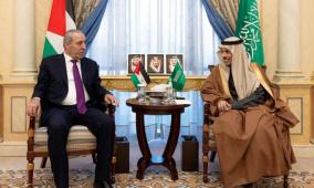 الشيخ يبحث مع وزير الخارجية السعودي تطورات الأوضاع بالضفة وغزة