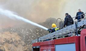 بالصور| الدفاع المدني يواصل منذ 16 ساعة التعامل مع حريق هائل في مصنع خردة بأريحا