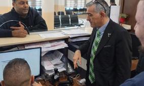 بالصور| حمدان يتفقد معبر الكرامة ويبحث سبل الارتقاء بالخدمات