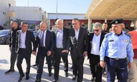 وزير الداخلية في زيارة تفقدية للمعبر التجاري الفلسطيني 
