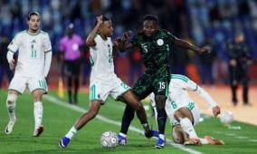 (كاف) يفتح تحقيقا بشأن أحداث مباراة الجزائر ونيجيريا
