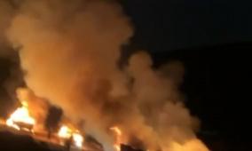 شاهد| إصابتان وإحراق مساكن ومركبات في هجوم للمستوطنين على تجمع خلة السدرة قرب مخماس