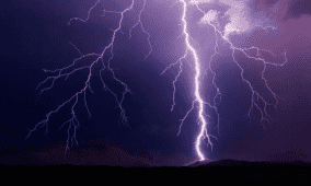 تفسير علمي يكشف سر أشكال البرق العديدة