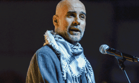 غوارديولا بالكوفية: "أنا لست محايد أنا فلسطيني واسرائيل تقتل أطفالنا"