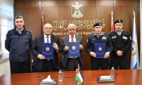 "التعليم العالي" ترعى اتفاقية بين القدس المفتوحة والشرطة بشأن تعليم نزلاء مراكز الإصلاح والتأهيل