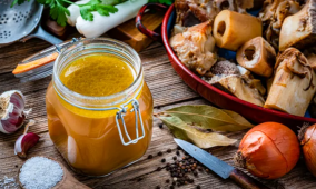 أيهما أنسب للصحة: مرق العظام أم الكولاجين؟