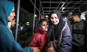 شهادات لعائدين إلى غزة عن الاعتداءات الإسرائيلية بمعبر رفح