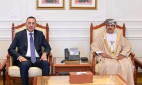 السفير الرويضي يطلع وزير الإعلام العُماني على الأوضاع في فلسطين