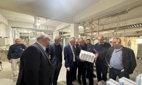 صور| وزير الصناعة يتفقد المنشآت الصناعية في قرى رام الله والبيرة 