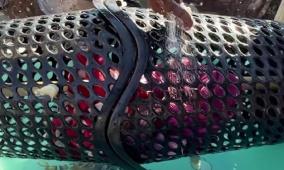 خاص| بين الخيمة والركام.. تيسير عبيد يخترع وسيلة حياة لأسرته في غزة