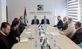 لجنة الانتخابات المركزية تستقبل نائب رئيس دولة فلسطين وتستعرض معه مستجدات العملية الانتخابية