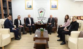 أبو هولي يبحث مع السفير التركي أوضاع المخيمات الفلسطينية وتداعيات الأزمة المالية للأونروا والتصعيد الإسرائيلي في الضفة وغزة