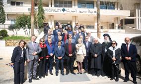 سفراء وقناصل أوروبيون وعرب ،يشاركون في وقفة تضامنية بأراضي “الرأس” "عين السقي" في بيرزيت