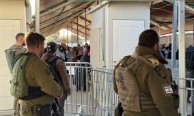 الاحتلال يفرض قيودا مشددة على دخول المصلين إلى القدس