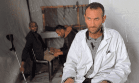 خاص| "ليست مجرد أطراف.. بل حياة"… حين يصنع طبيبٌ الأمل لجرحى غزة