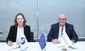 بنك القاهرة عمان يوقع اتفاقية تمويل بقيمة 8 ملايين دولار مع البنك الأوروبي لإعادة الإعمار والتنمية لدعم المشاريع الخضراء في فلسطين.